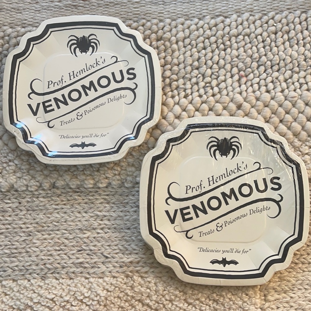 Set of 16 Halloween Plates